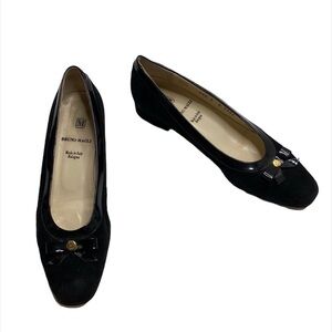 Bruno Magli Jenny Black Suede Low Heeled Bow Pumps Sz 9 AAA